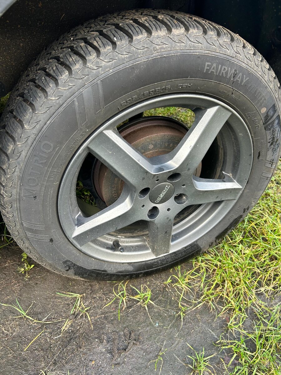 Zimní kola s elektrony – Dacia Jogger (jako nové)