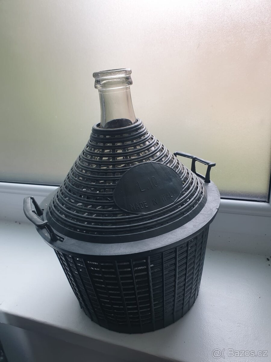Demižon v plastovém koši 10 litrů