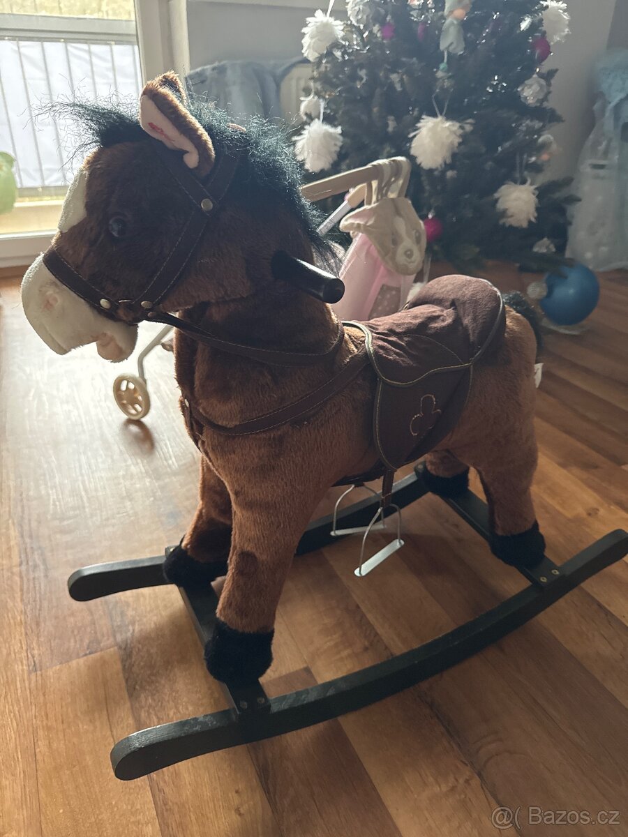 Krásný interaktivní koník