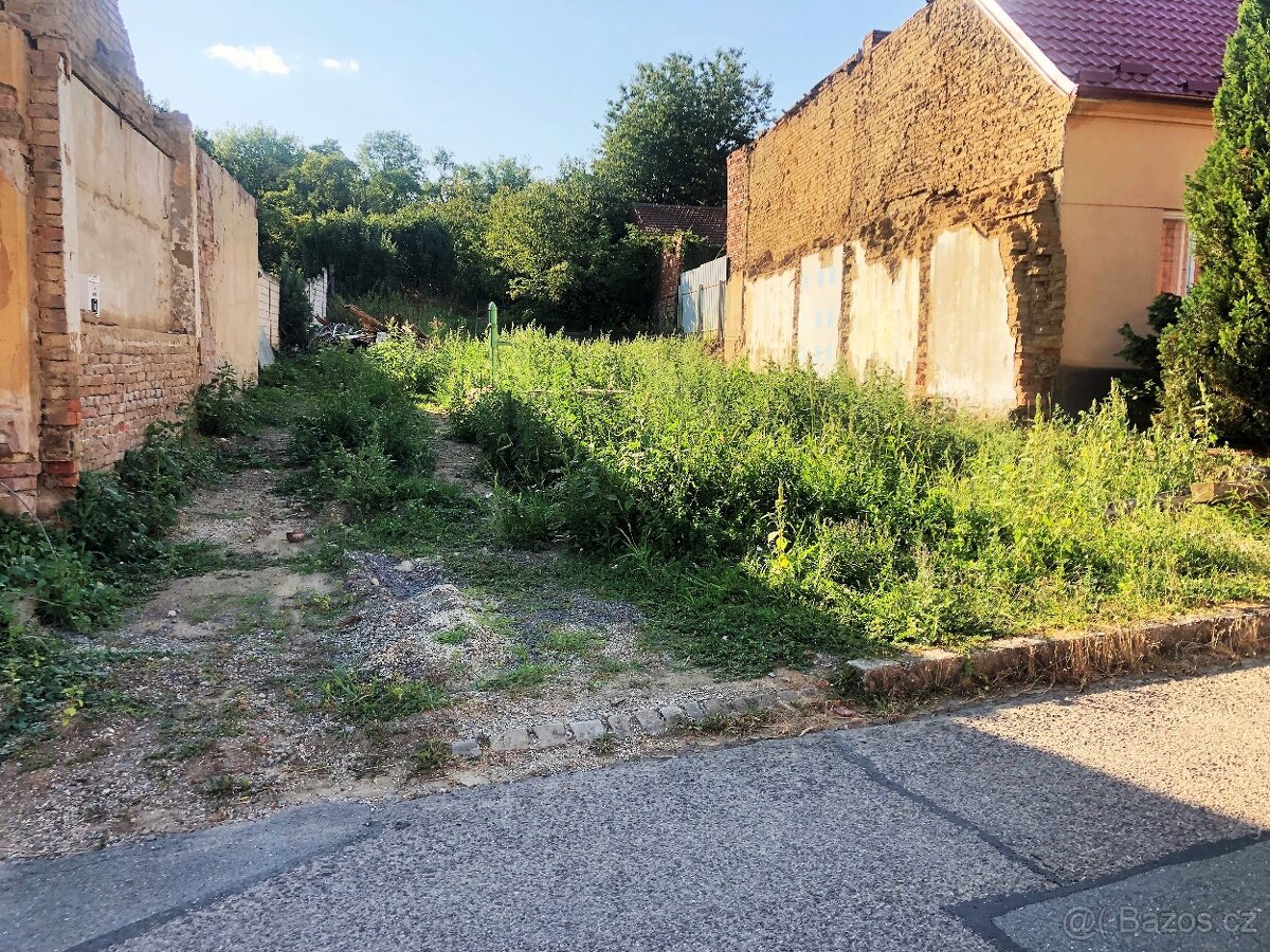 Stavební pozemek 1105m2 UH. BROD - HAVŘICE