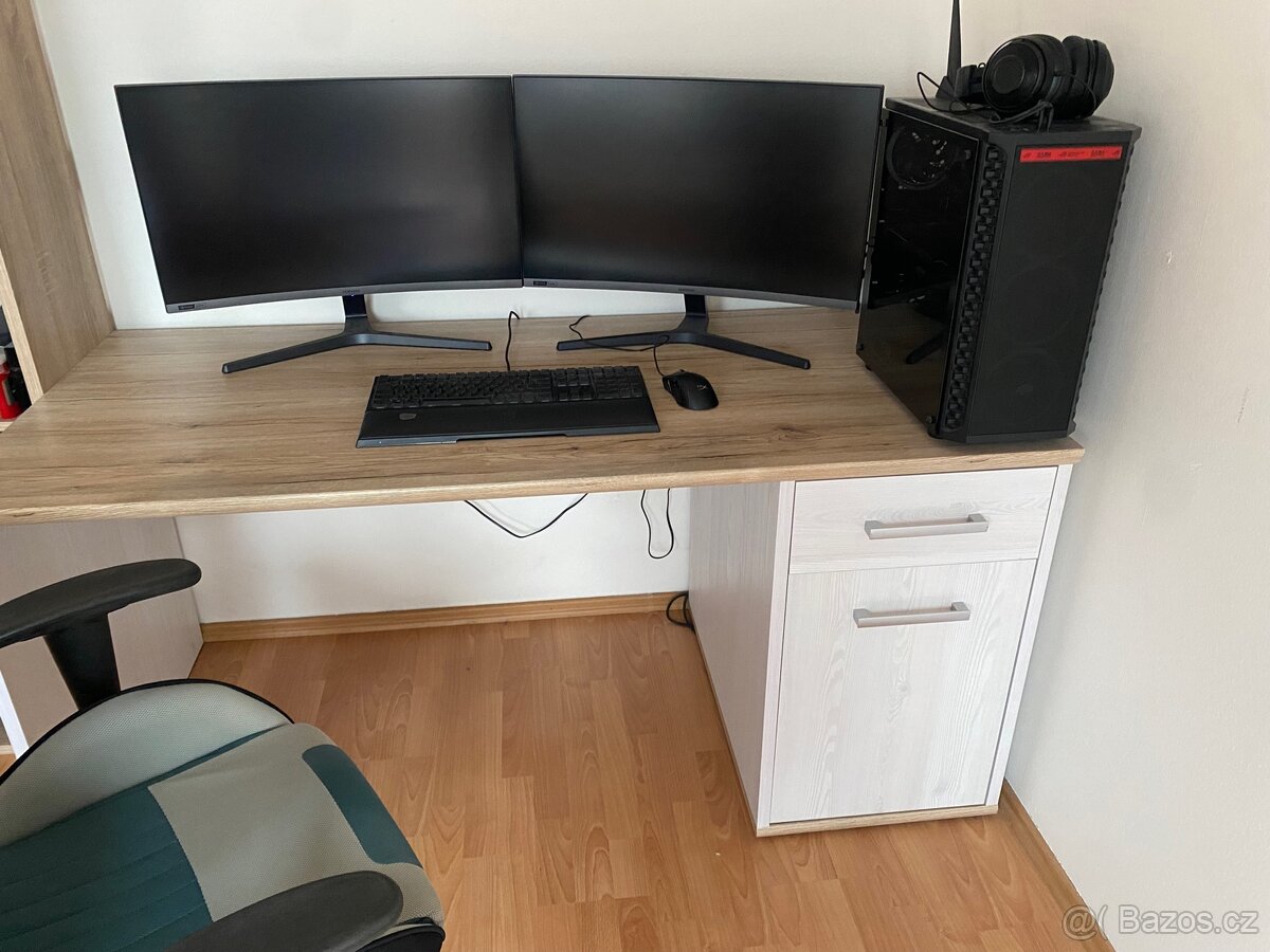 Psací stůl a herní židle