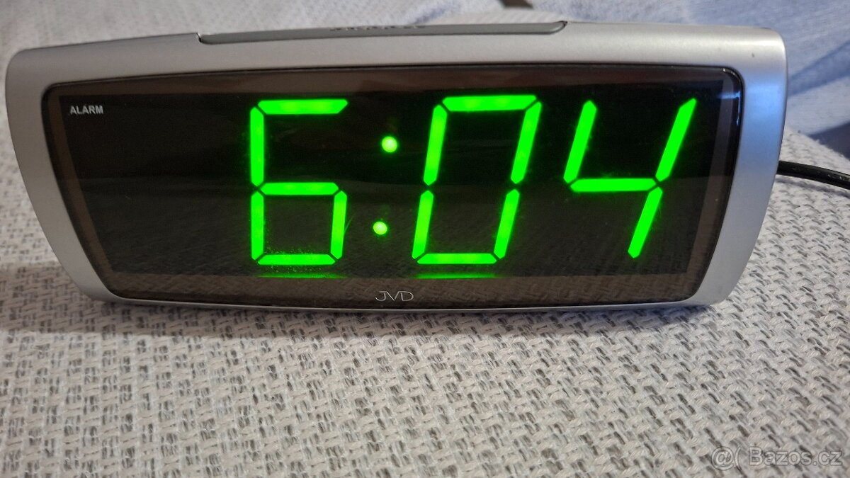Digitální budík JVD