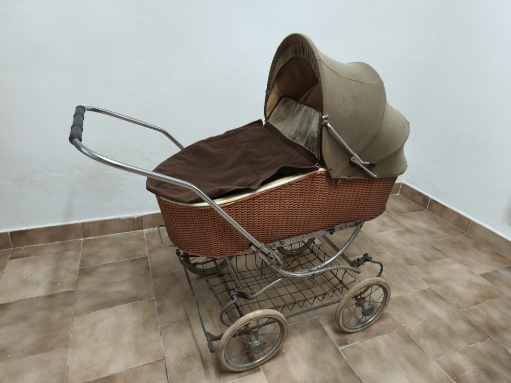 Retro kočárek košatina