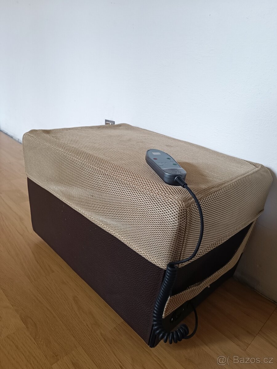 Masážní,vibrační kostka.