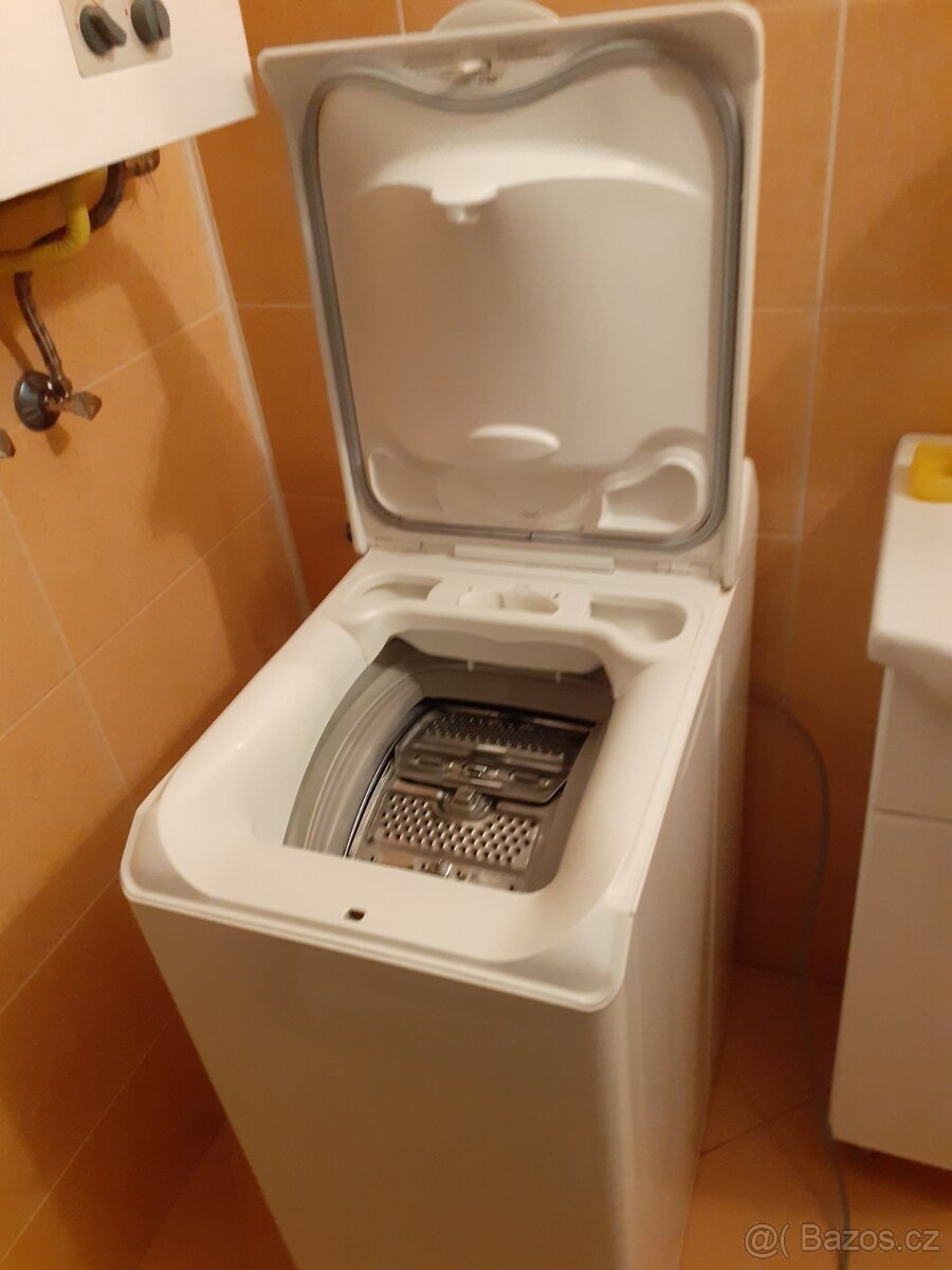 Pračka s vrchním plněním