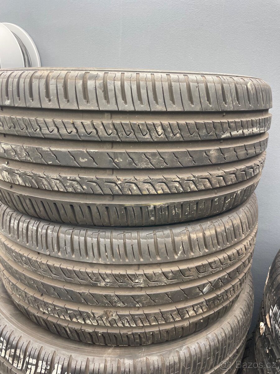 245/45 r18 letni