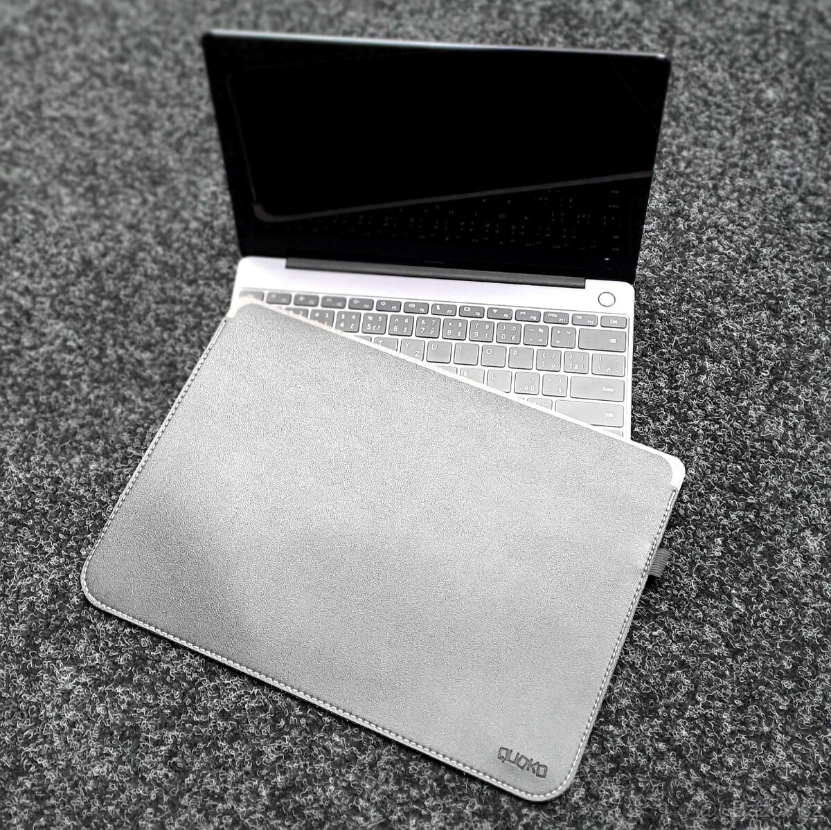 Pouzdro pro ultrabook, notebook nebo tablet z černé koženky