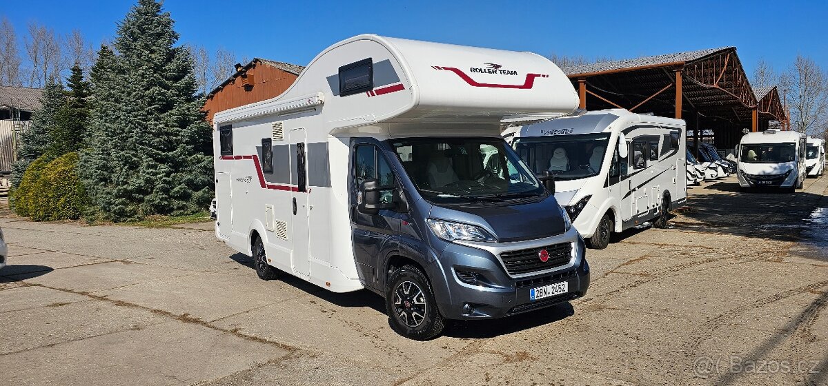 205PS 2021 motor IVECO 5Míst alkovna obytné auto 1 majitel -