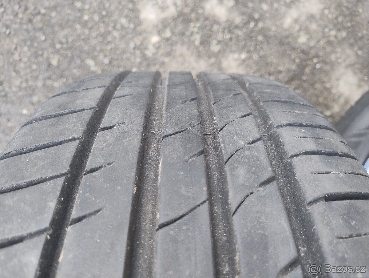 Zánovní letní pneu KUMHO 235/55/18
