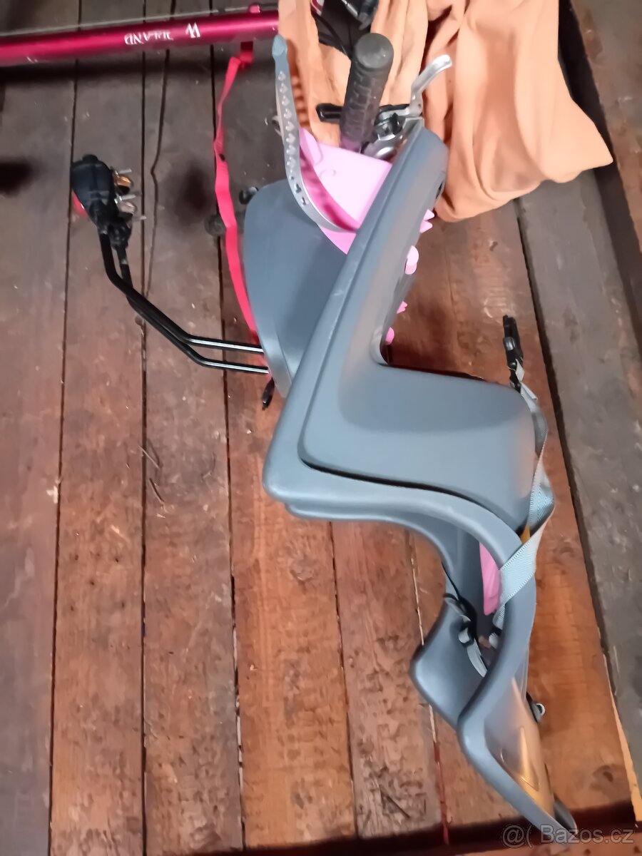 Cyklosedačka nova zn.decatlon s adapterem