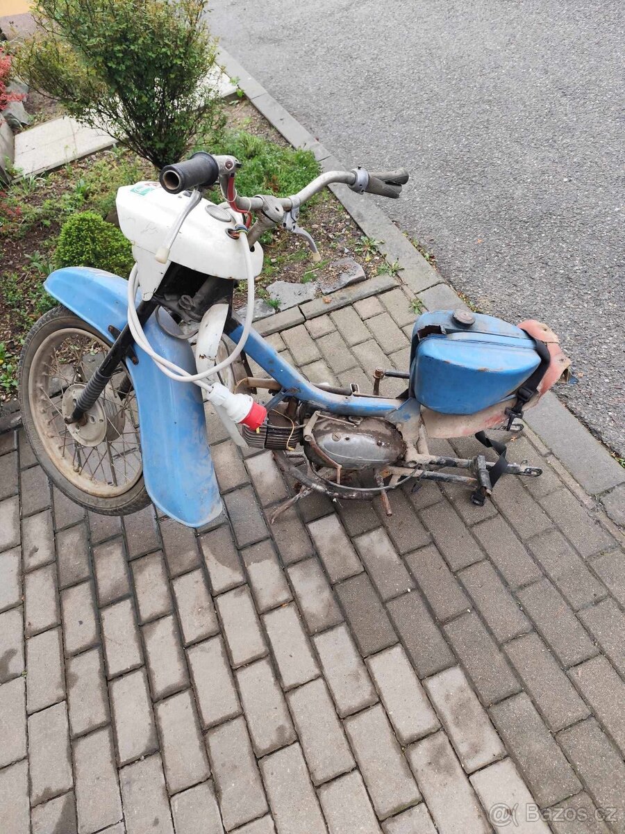 Jawa pionýr a Mustang