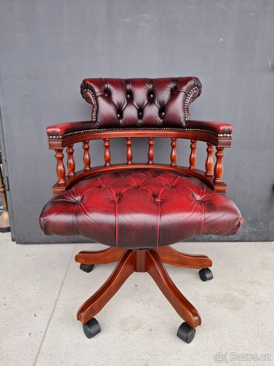 Luxusní kožené křeslo Chesterfield
