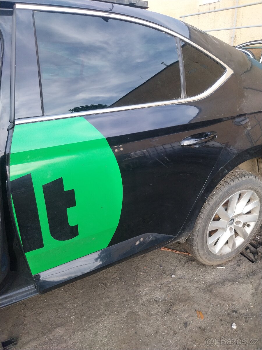 Leve zadni dvere superb 3 iii sedan