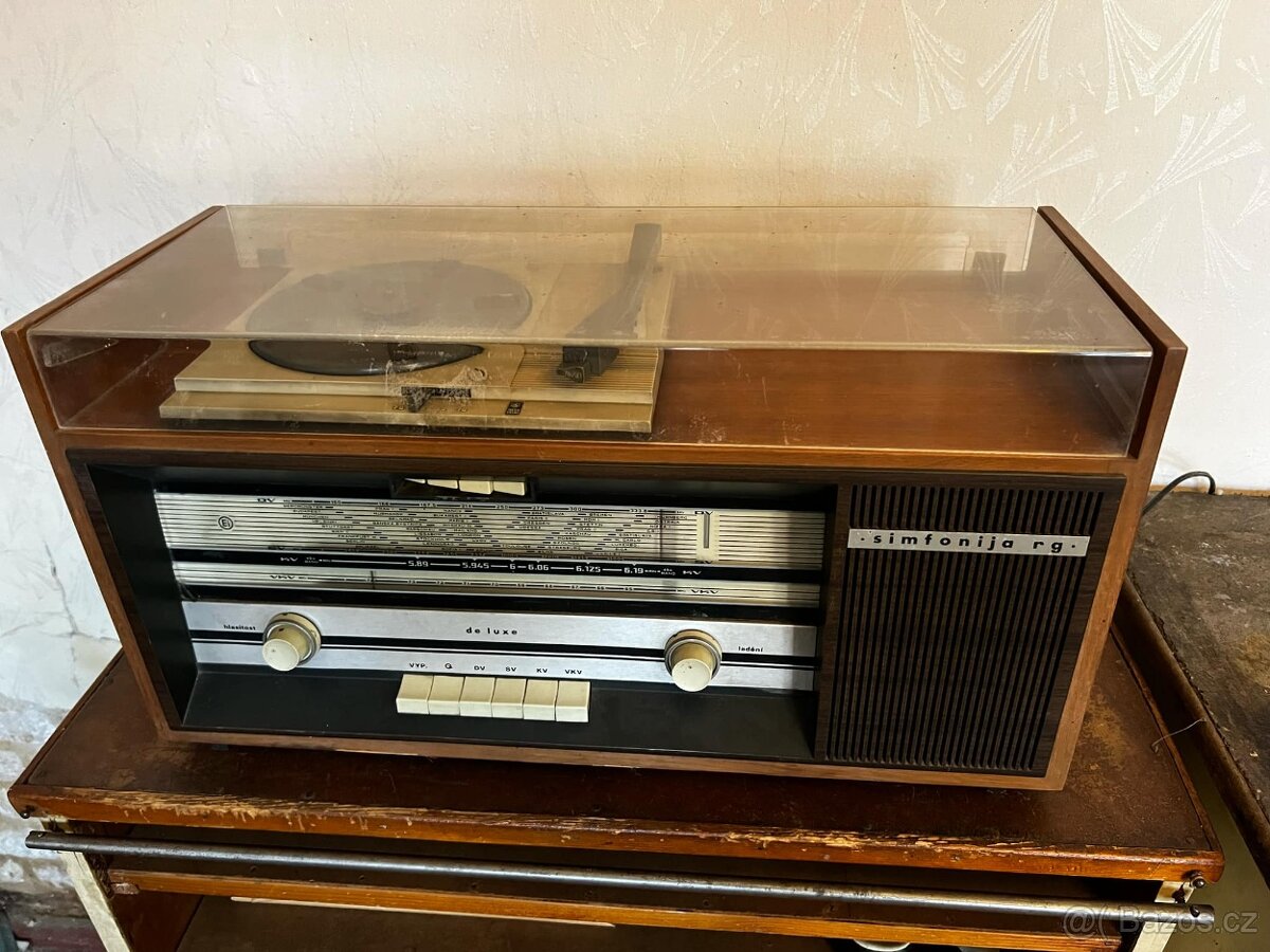 Staré rádio Simfonia Rg.