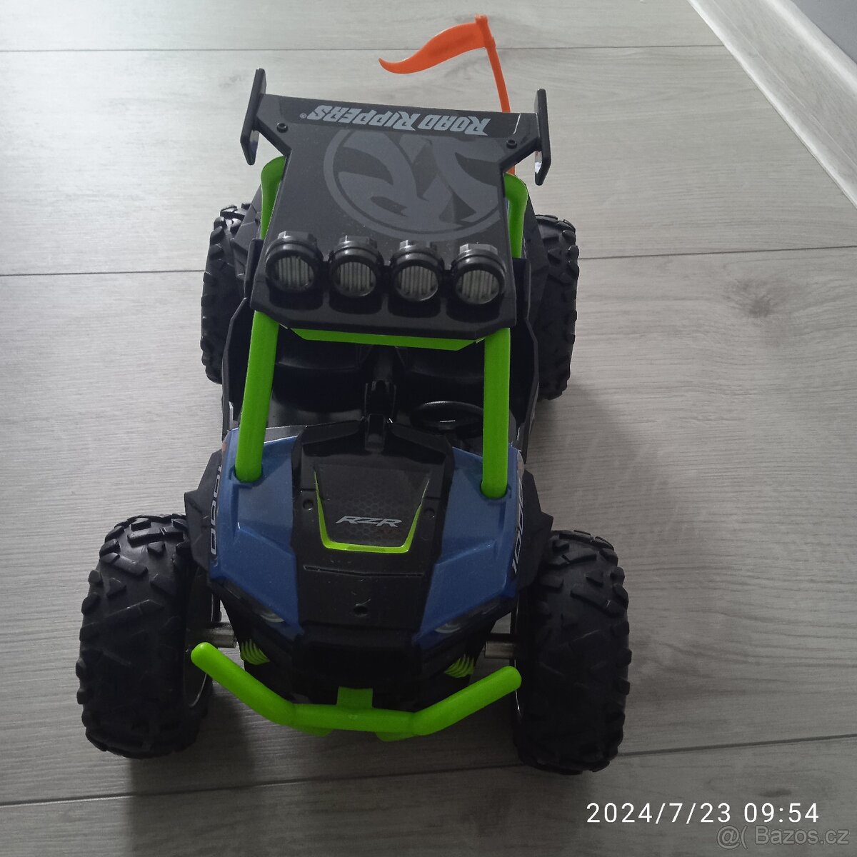 terénní auto na baterky