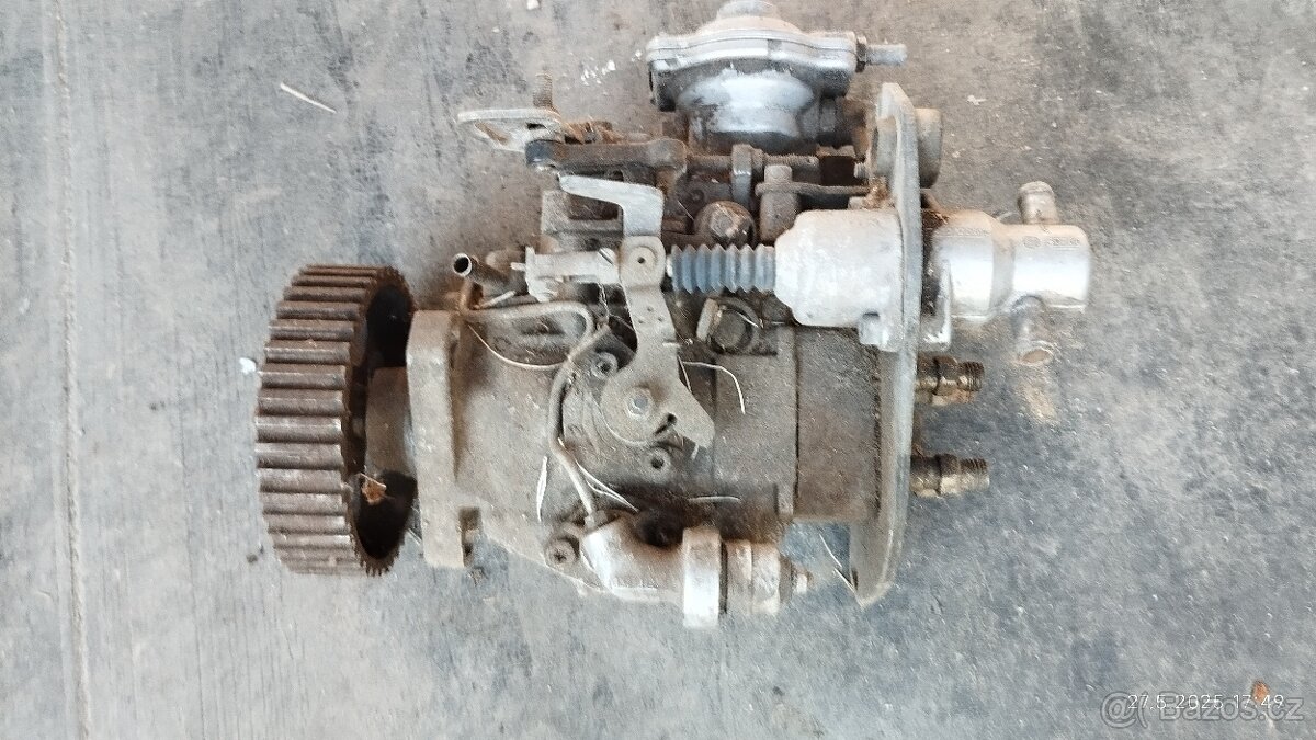 Naftové čerpadlo zrcátka Peugeot 405