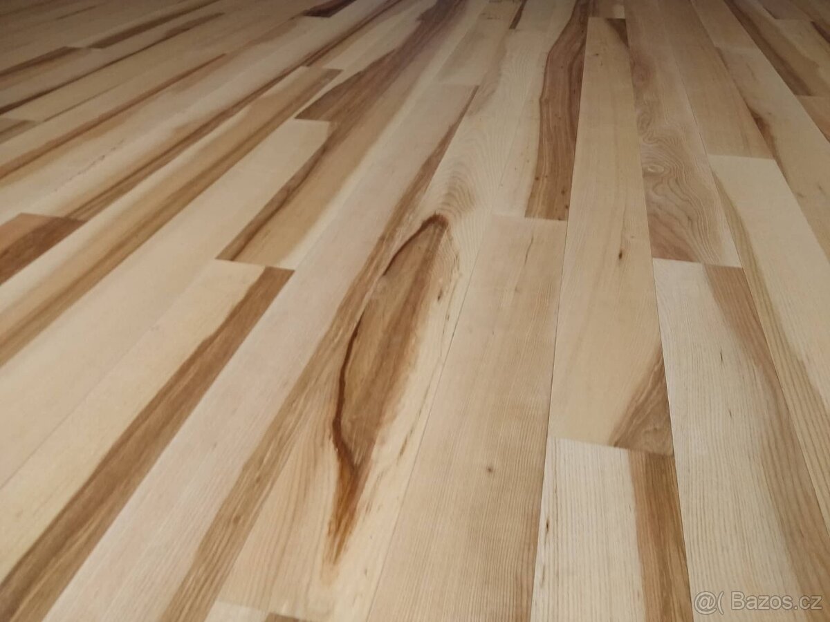4 m2 krásné jasanové vrstvené podlahy
