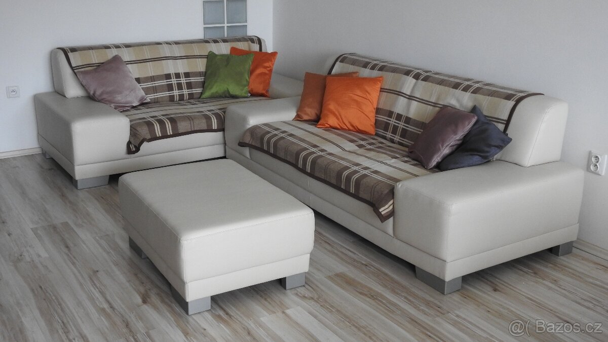 Koženkový set (dva gauče plus sedačka)