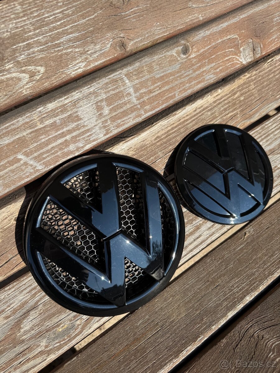 Přední a zadní znak VW na T5 - černé a nové