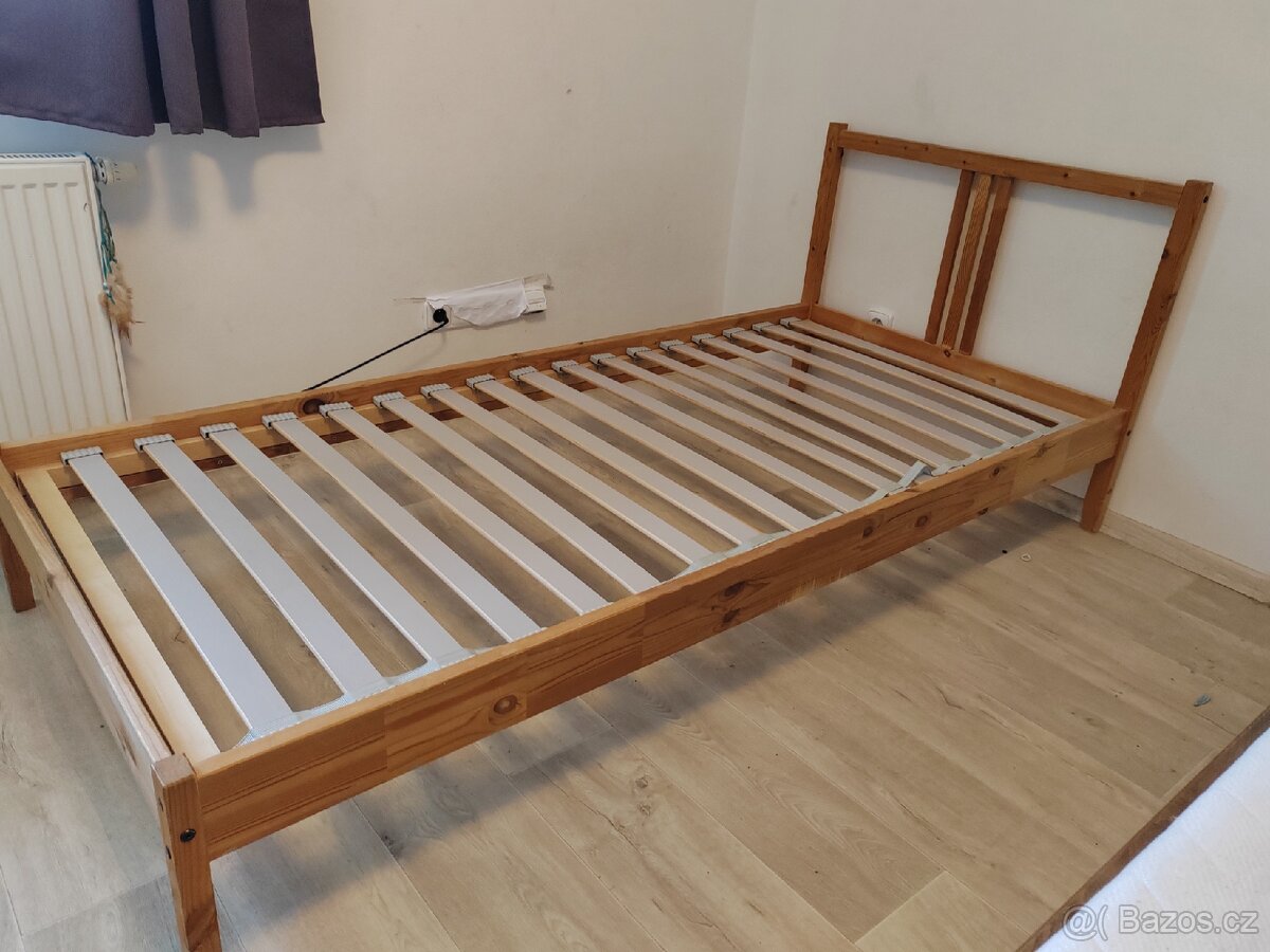 Postel s roštem a matrací