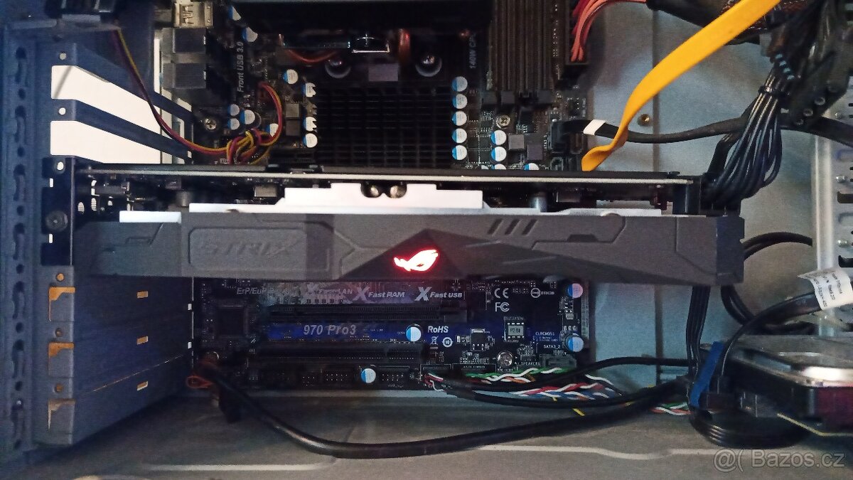Prodám herní PC s herní klávesnicí herní myší podložkou