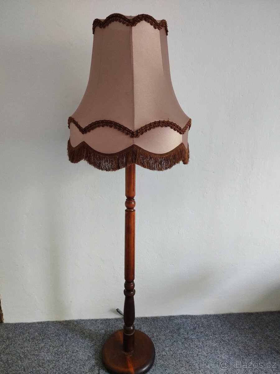 Stojací lampa