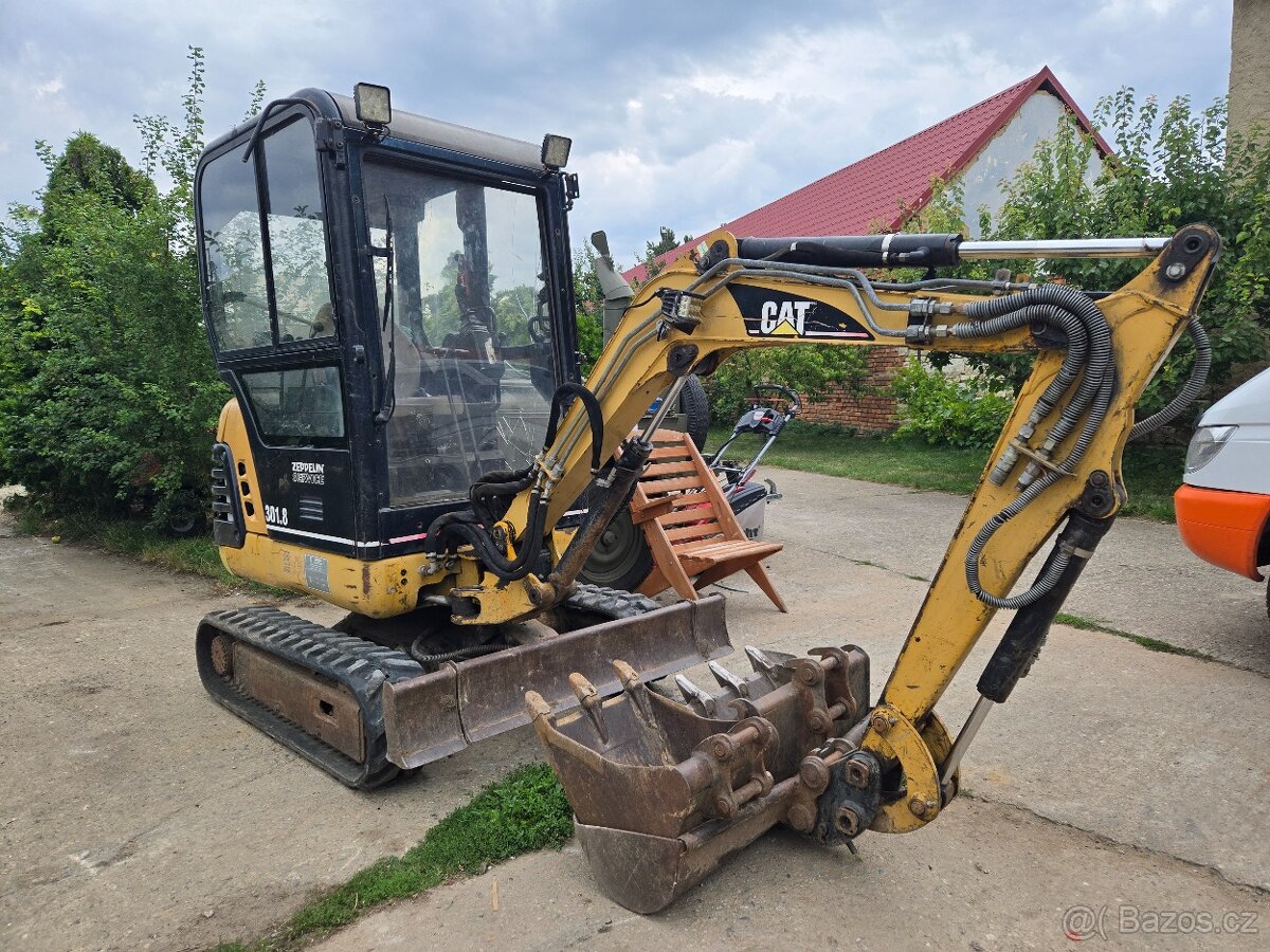 Minibagr Caterpillar 301.8 najeto 5110mth.Roztahovací