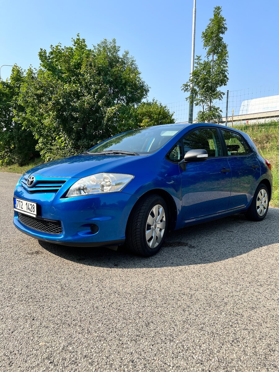 Toyota Auris 1.6 najeto 24400 km původ ČR 1.majitel