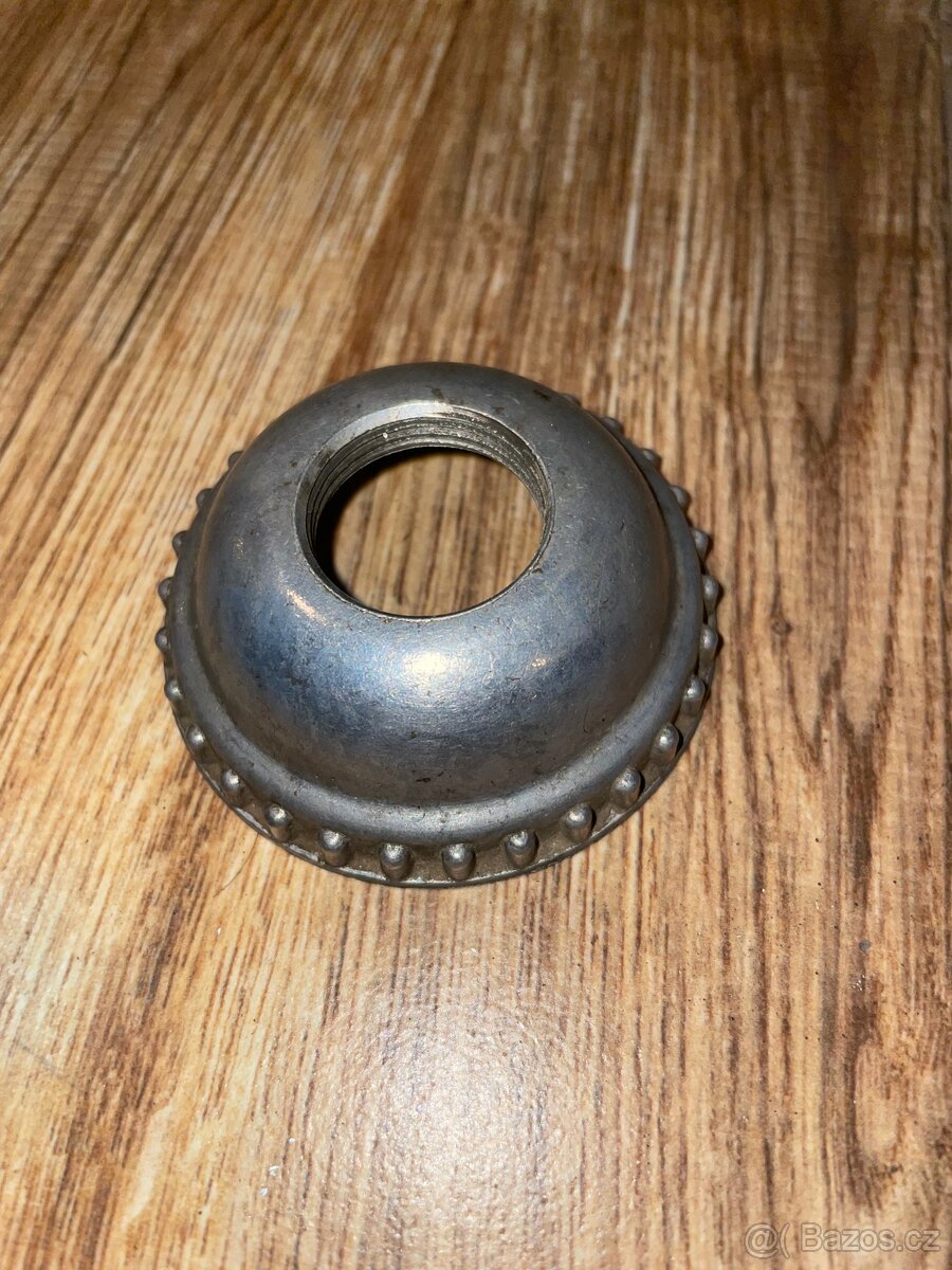 Matice / matka krytu karburátoru