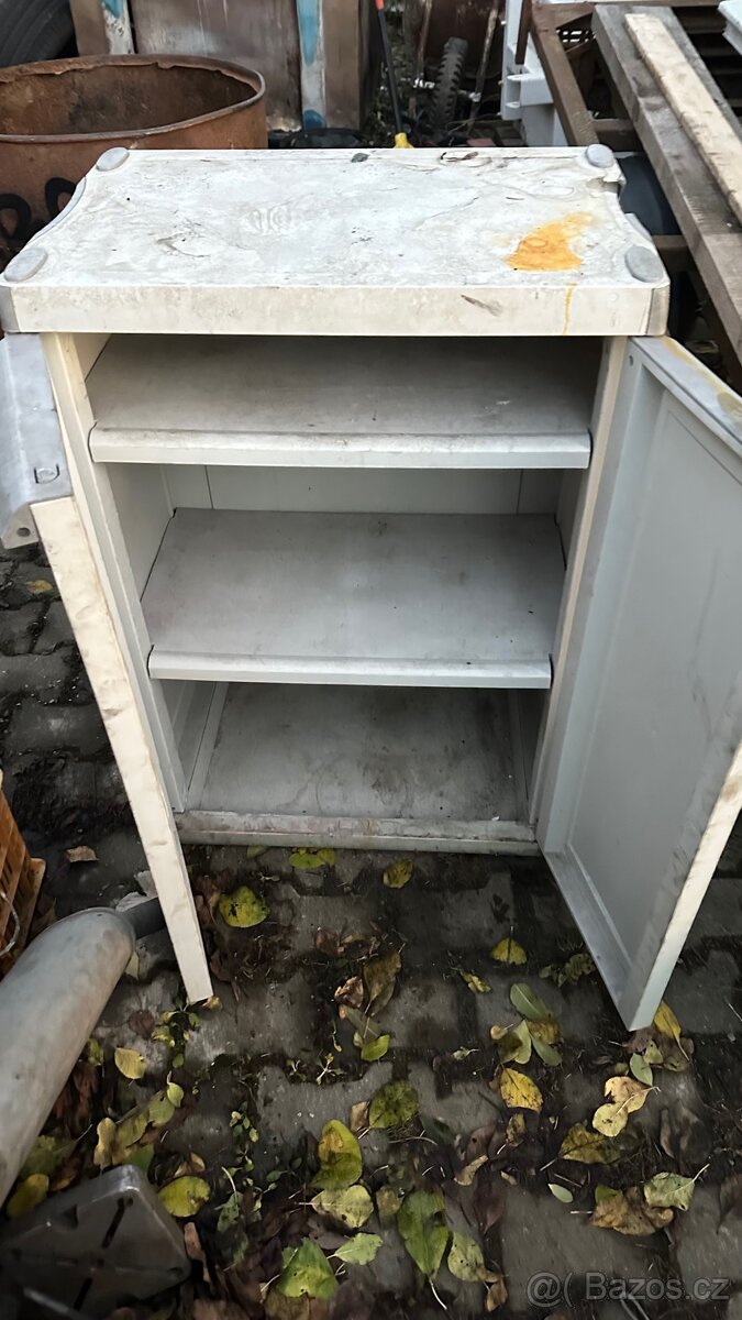 Plastová skříňka do dílny