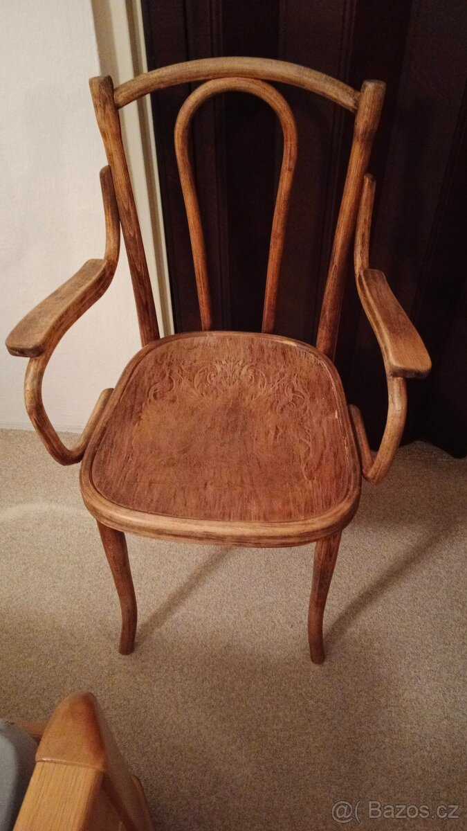 křeslo s područkami