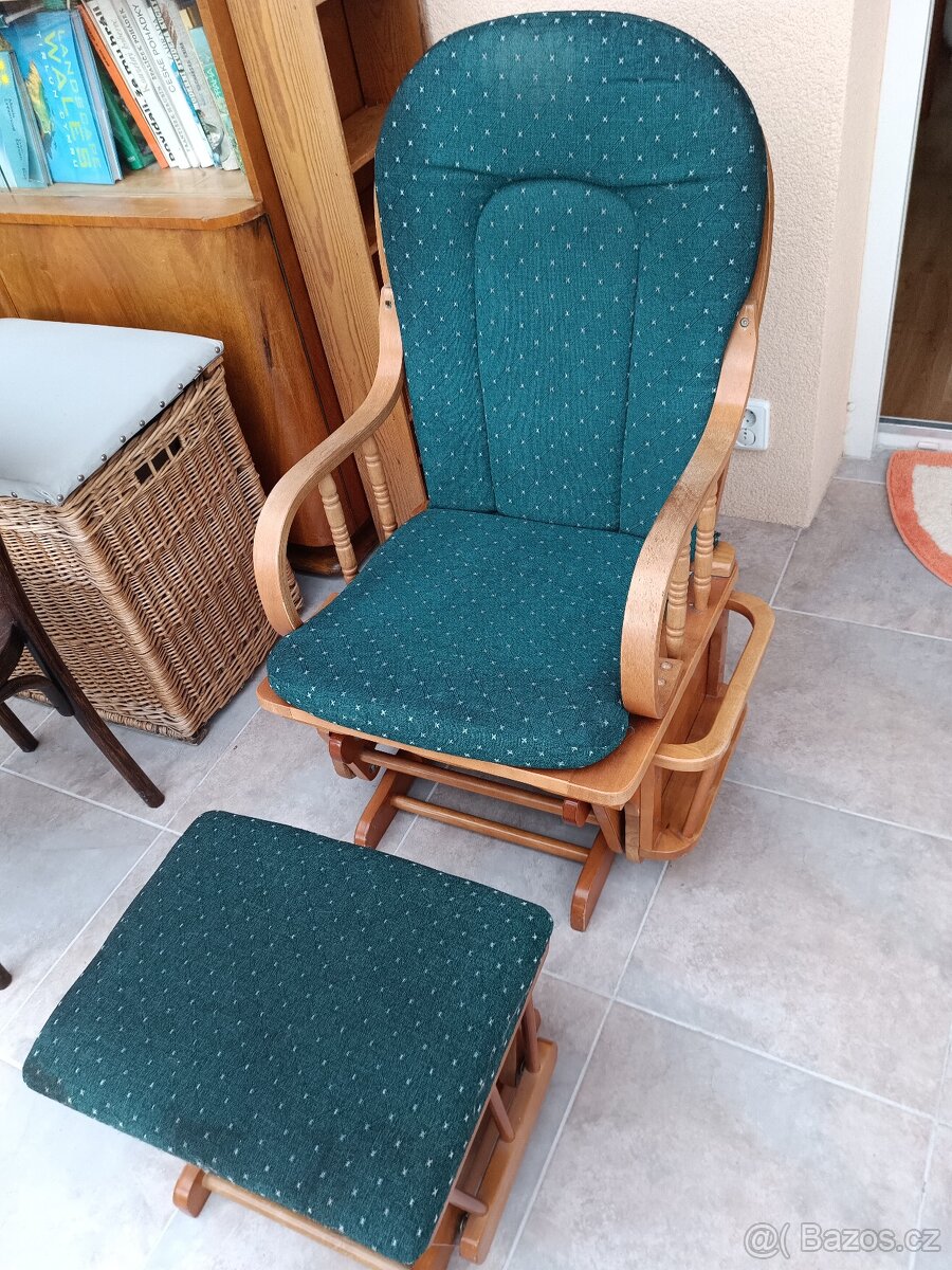 Houpací křeslo s houpací podnožkou