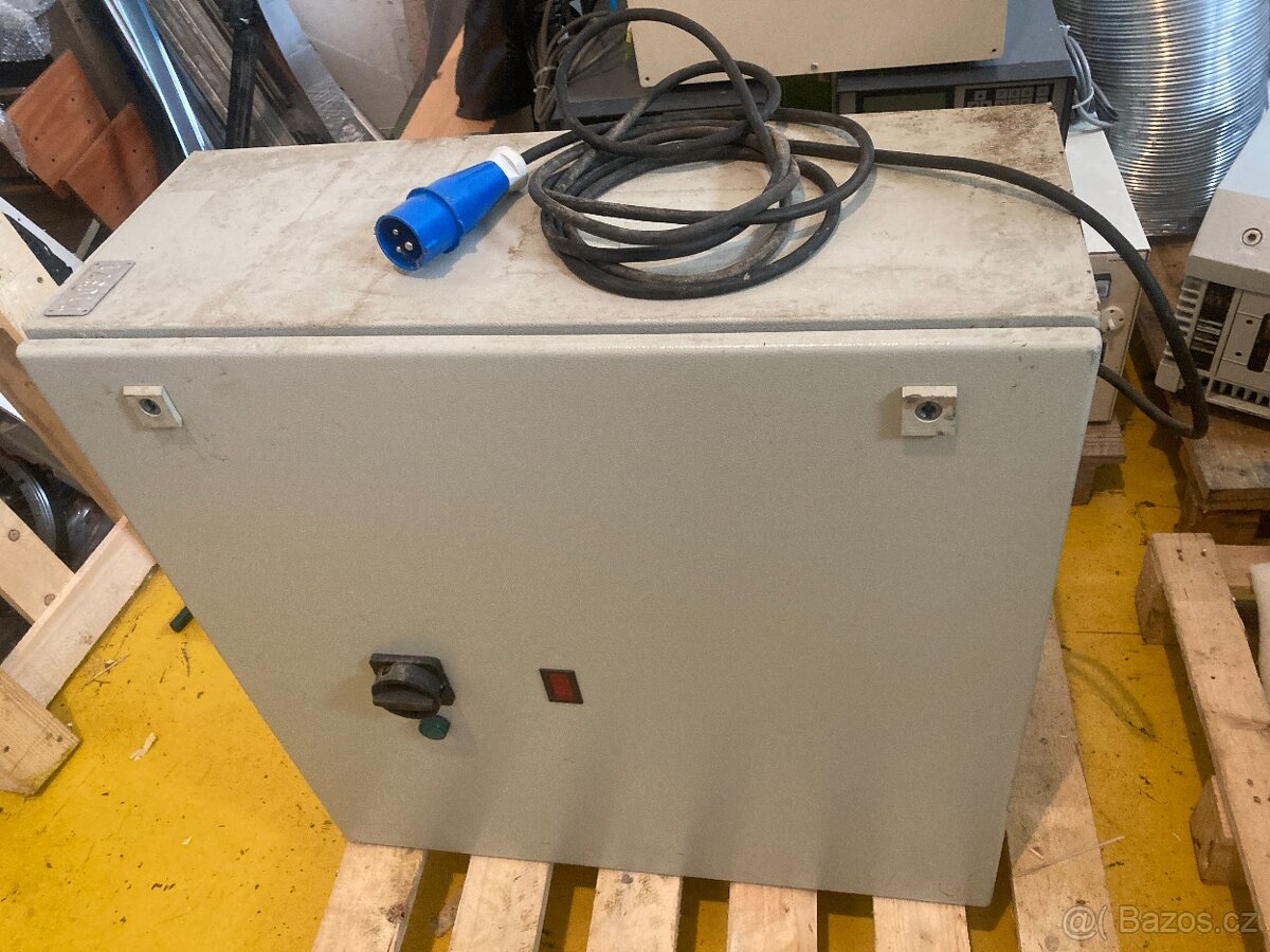 Elektrický rozvaděč RITTAL 76x76x30cm