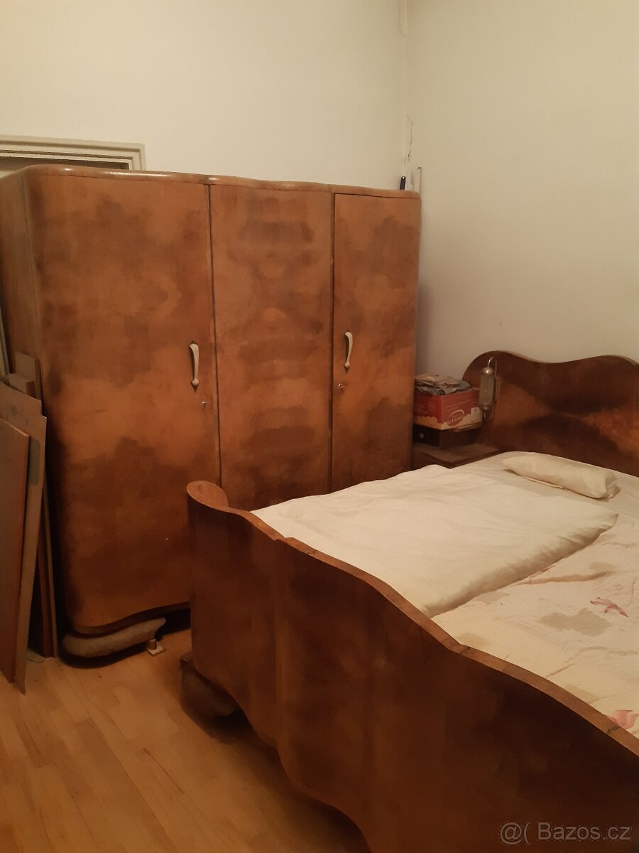 Prodám starožitný nábytek