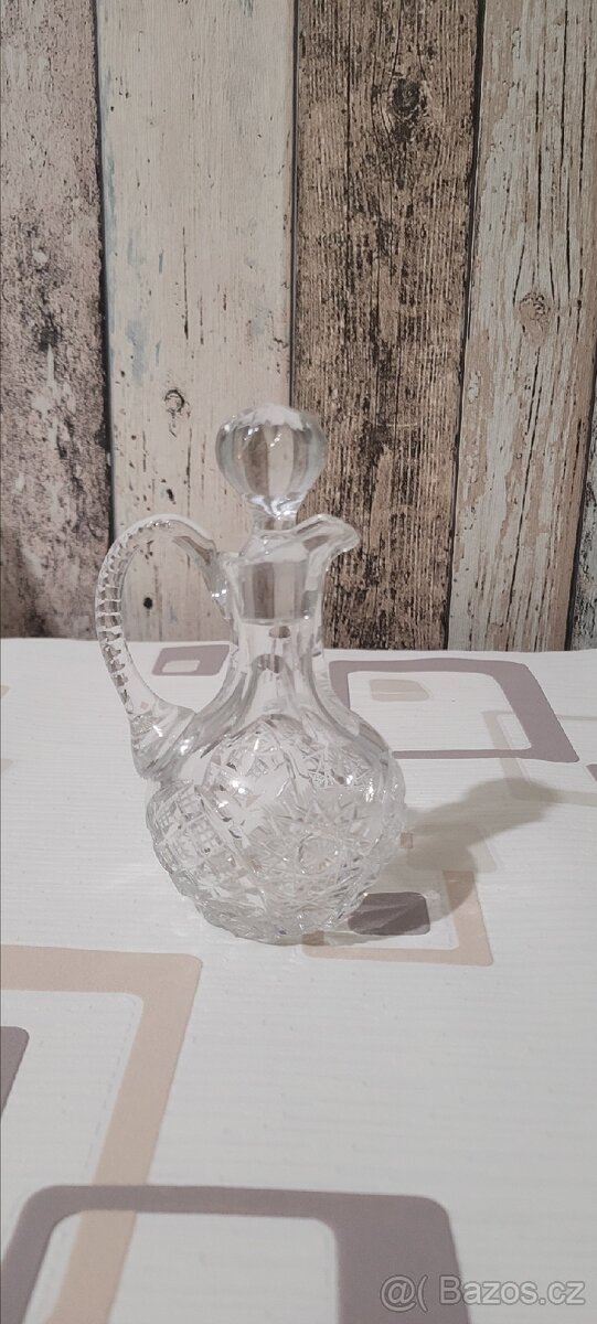 Krásná Karafa křišťálová broušená mašle