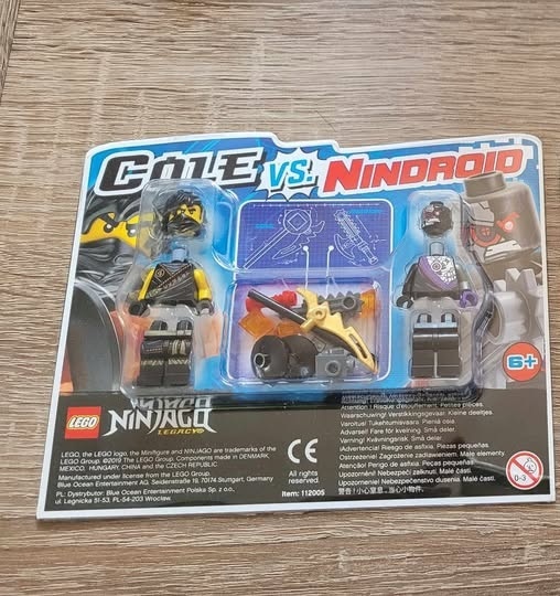 LEGO figurky Cole vs Nindroid
