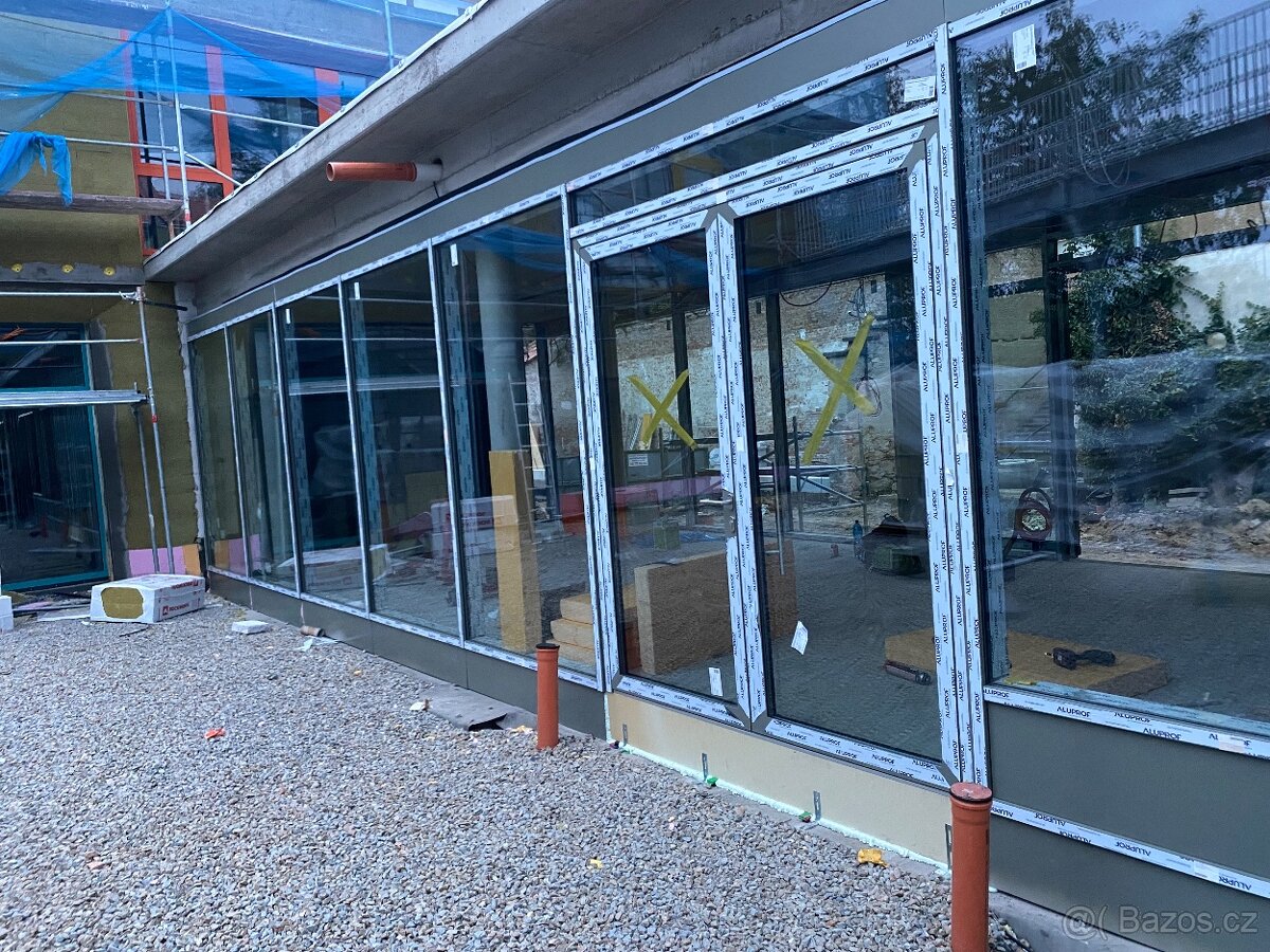 Montáž oken a skleněných fasád