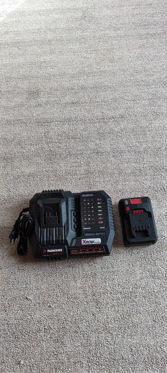 Nabíječka baterií parkside performance