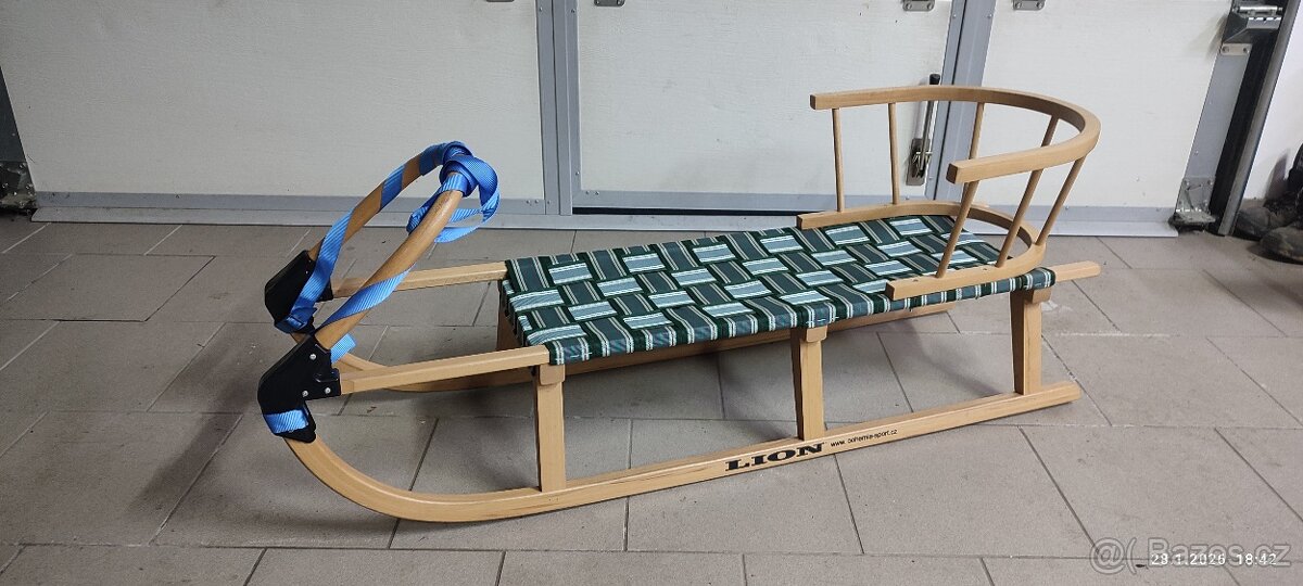 Dřevěné sáňky Lion