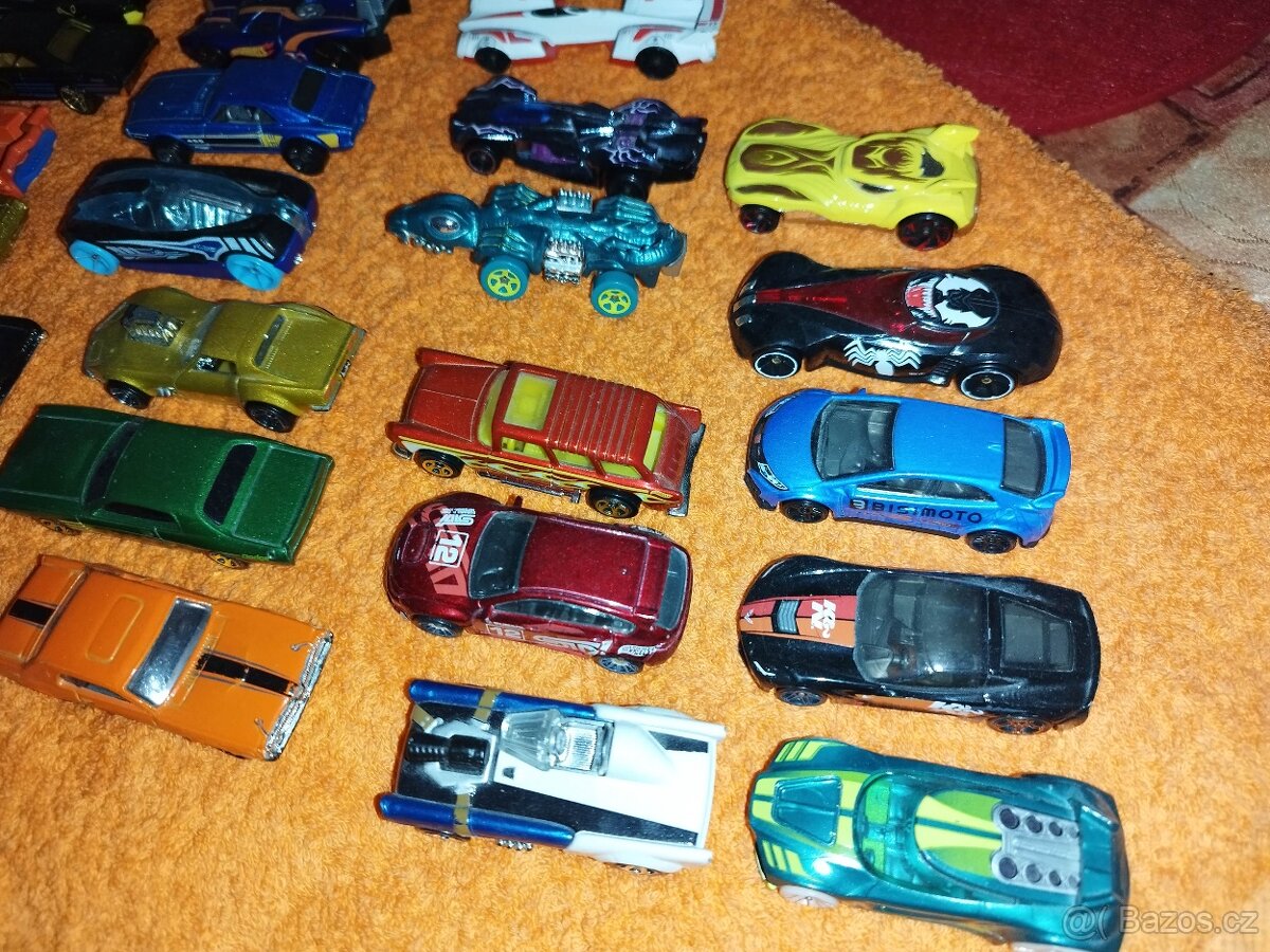 Hot wheels autíčka 36 ks