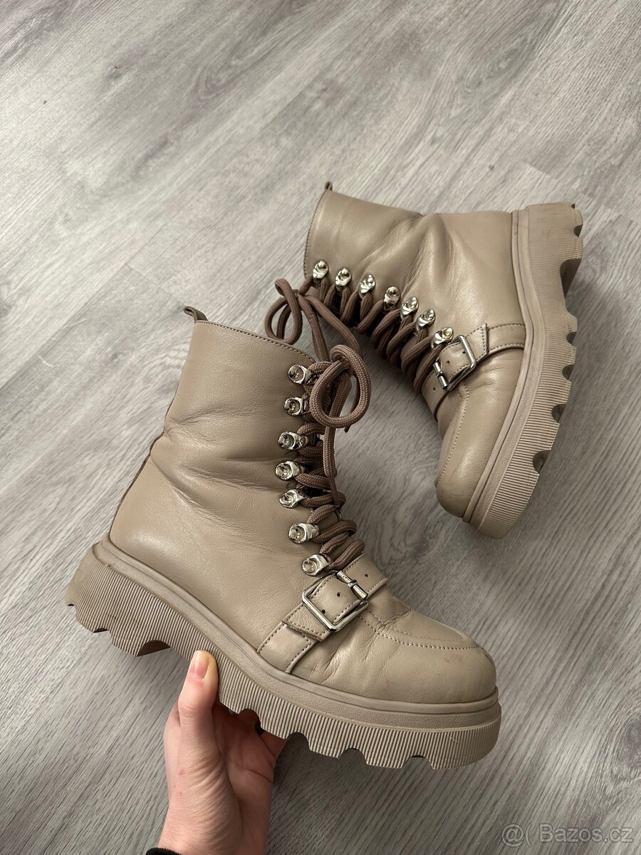 béžové kožené boty, vel 37