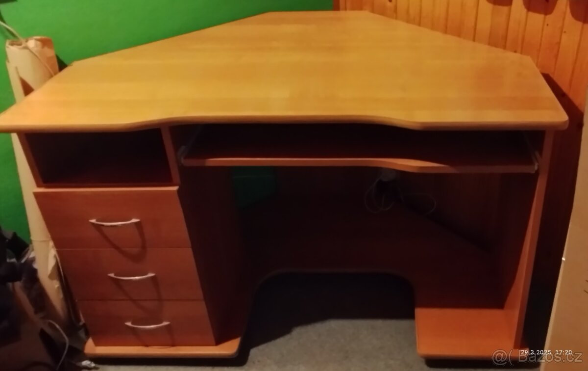 PC stůl