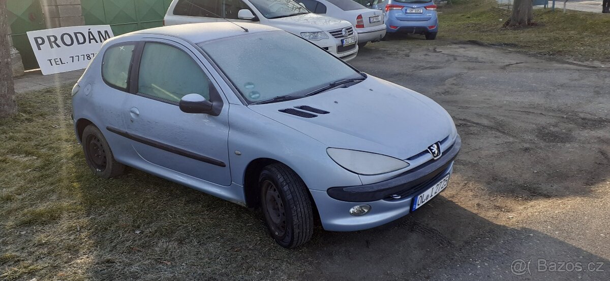 Peugeot 206 1,1 benzin - na díly jde i přihlásit s TP