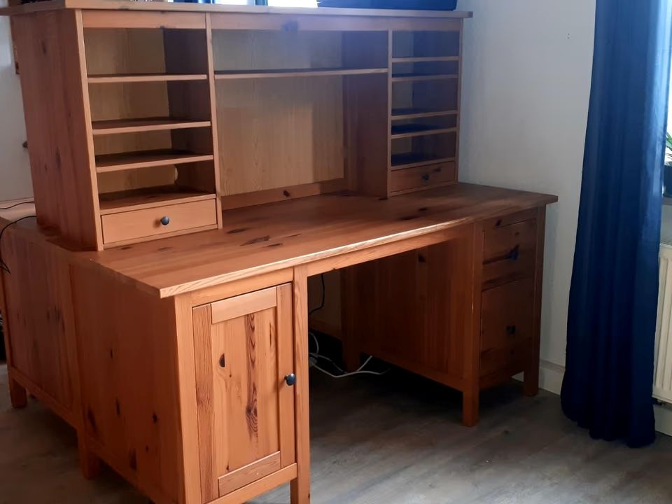 Psací stůl IKEA - masivní dřevo, borovice