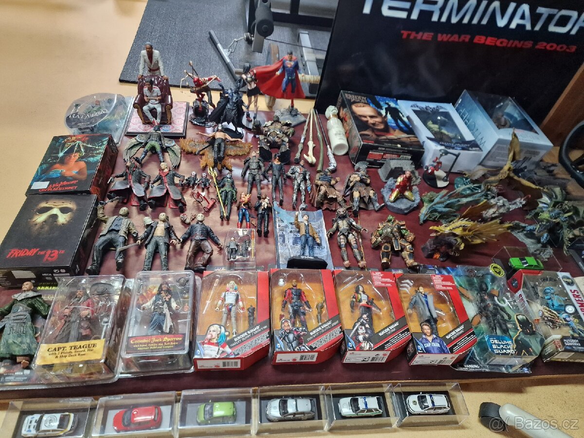 Filmové akční figurky, sošky Batman, Marvel, Barbar Conan..