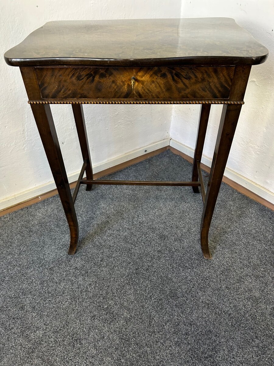 Šicí stolek biedermeier - originál.