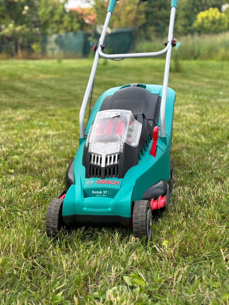 P: aku sekačka BOSCH ROTAK 37 LI