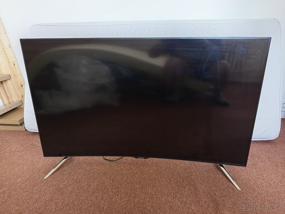 Vadná TV Panasonic 3D,140 cm, 4K Ultra,tř.A, oblá na opravu