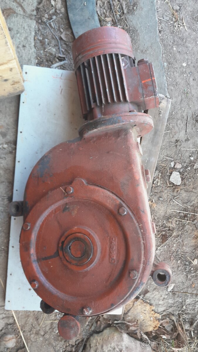 Elektromotor se šnekovou převodovkou
