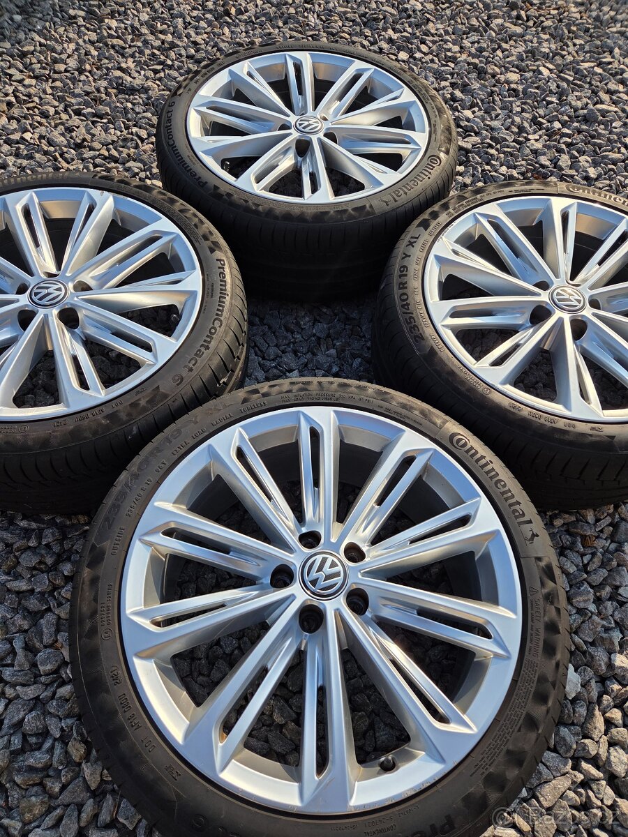 Alu kola Volkswagen 5x112 R19 8J ET44 pneu 235/40
